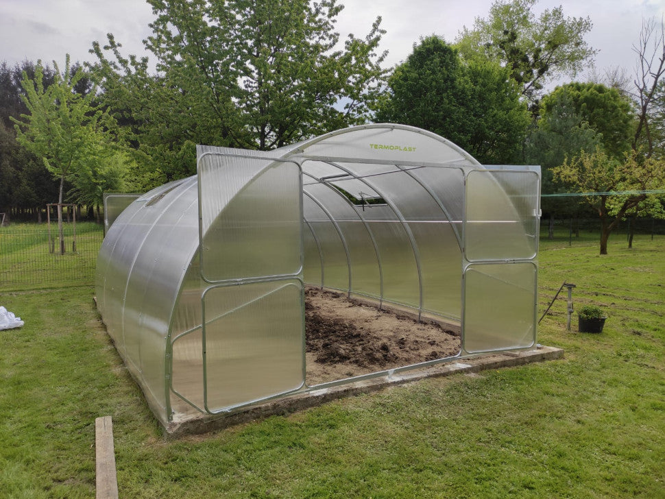 Gewächshaus GAUDI 4.0 m – 4/6 mm Polycarbonat oder Stahlrahmen | 0,67/1 m Bogenabstand