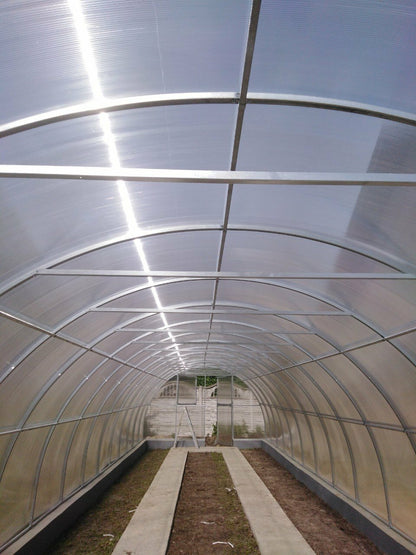 Gewächshaus PERFEKT 4 m breit – 4/6 mm Polycarbonat, 0,66 m Bogenabstand & Metallriemen