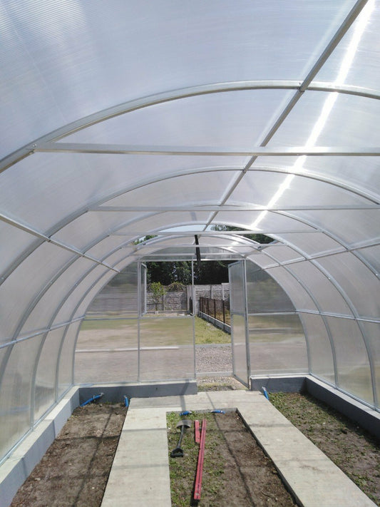 Gewächshaus MAESTRO 4 m breit – 4 oder 6 mm Polycarbonat, verzinkter Stahl & Metallriemen