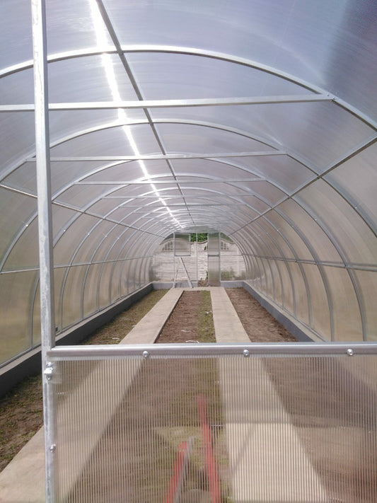 Gewächshaus MAESTRO 4 m breit – 4 oder 6 mm Polycarbonat, verzinkter Stahl & Metallriemen