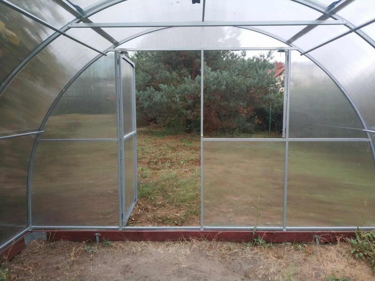 Gewächshaus PERFEKT 4 m breit – 4/6 mm Polycarbonat, 0,66 m Bogenabstand & Metallriemen