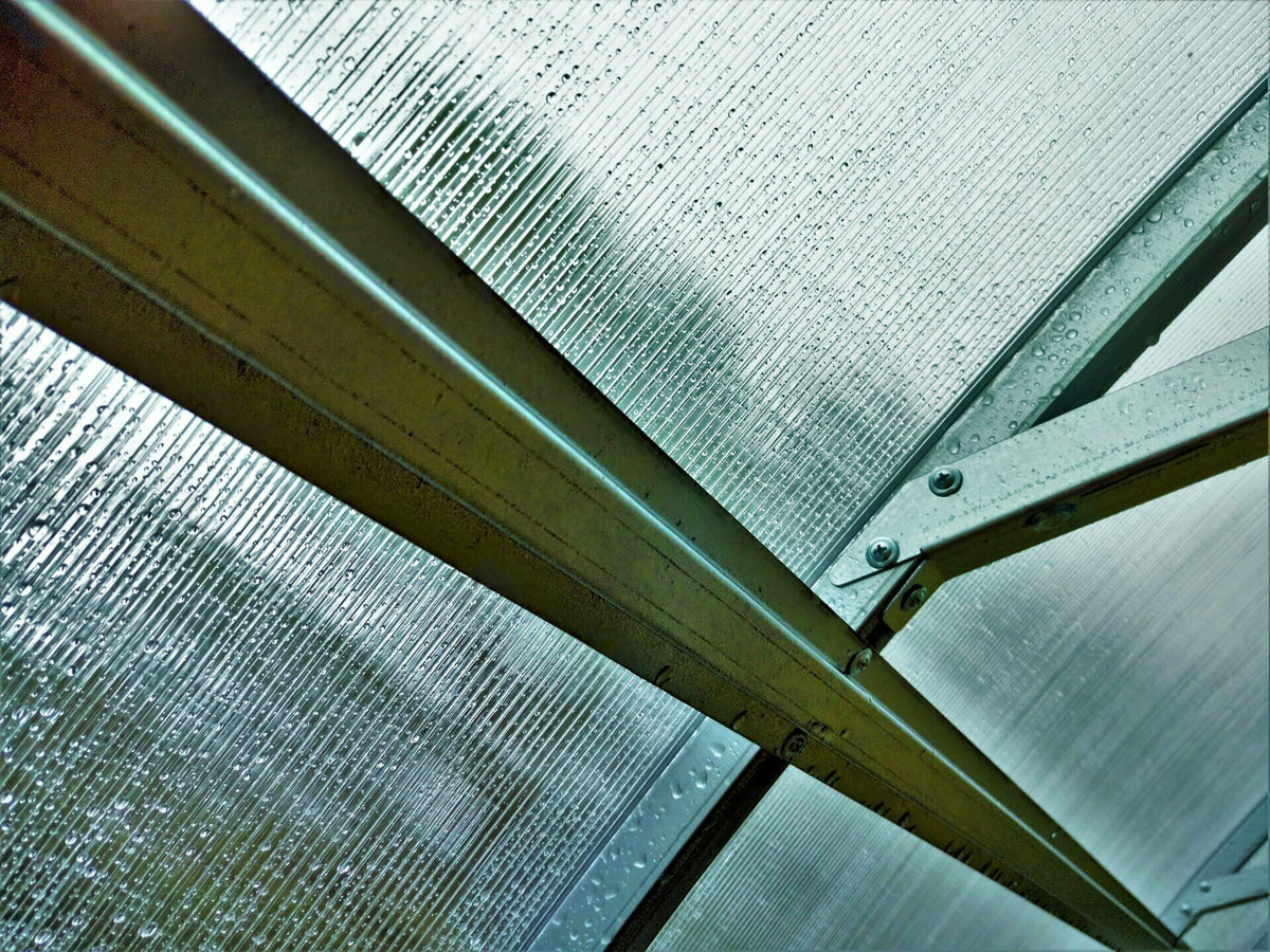 Gewächshaus PERFEKT 4 m breit – 4/6 mm Polycarbonat, 0,66 m Bogenabstand & Metallriemen