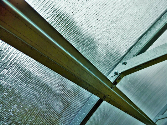 Gewächshaus MAESTRO 4 m breit – 4 oder 6 mm Polycarbonat, verzinkter Stahl & Metallriemen