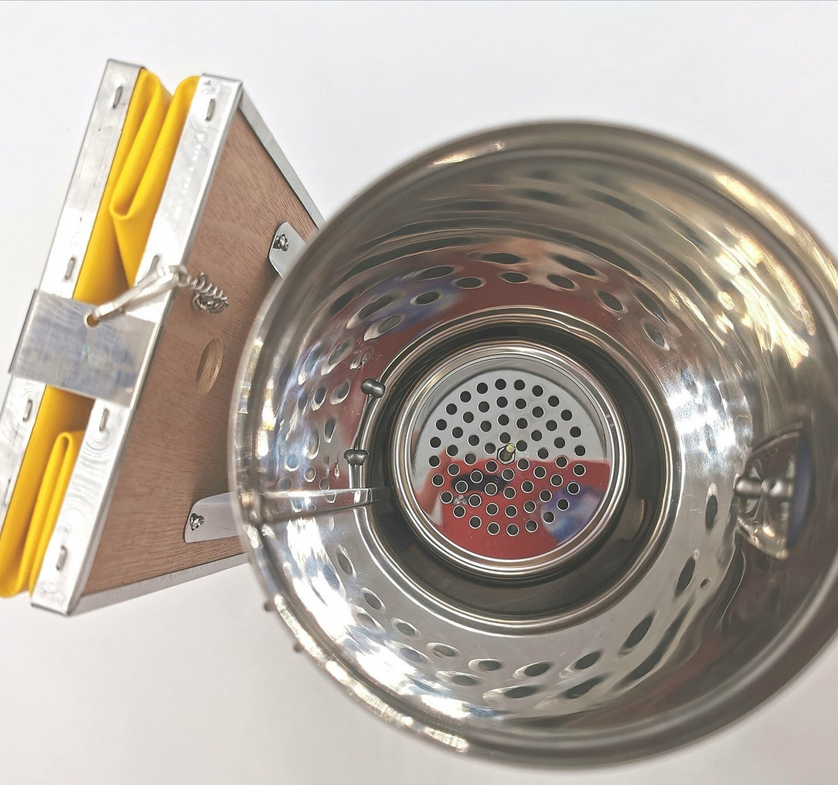 Bienenstock Smoker Größe L – 30 × 10 cm mit Schutzgitter