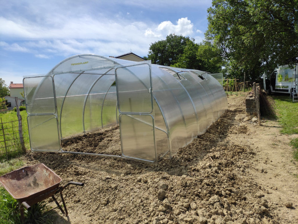 Gewächshaus GAUDI 4.0 m – 4/6 mm Polycarbonat oder Stahlrahmen | 0,67/1 m Bogenabstand