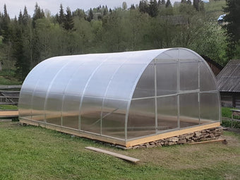 Gewächshaus MAESTRO 4 m breit – 4 oder 6 mm Polycarbonat, verzinkter Stahl & Metallriemen