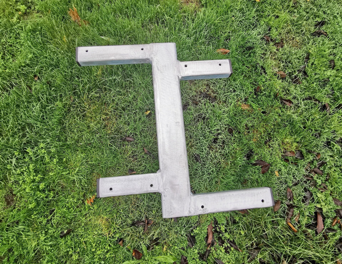 Metallständer verzinkt für Paarungsbeute / Bienenstock – 1360 × 340 × 225 mm