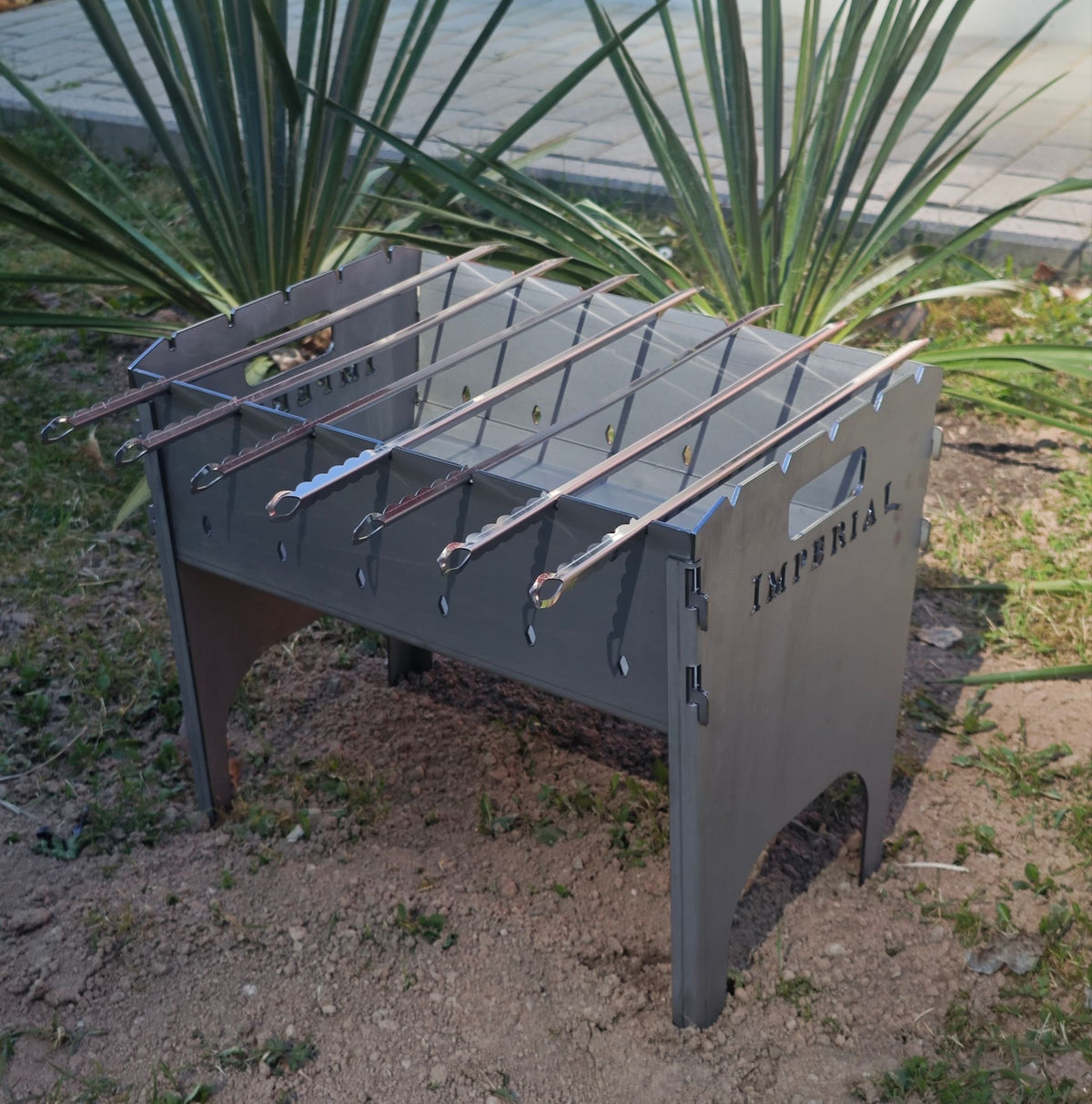 Camping Mangal Imperial aus 3 mm Stahl – Schaschlikgrill für bis zu 7 Spieße