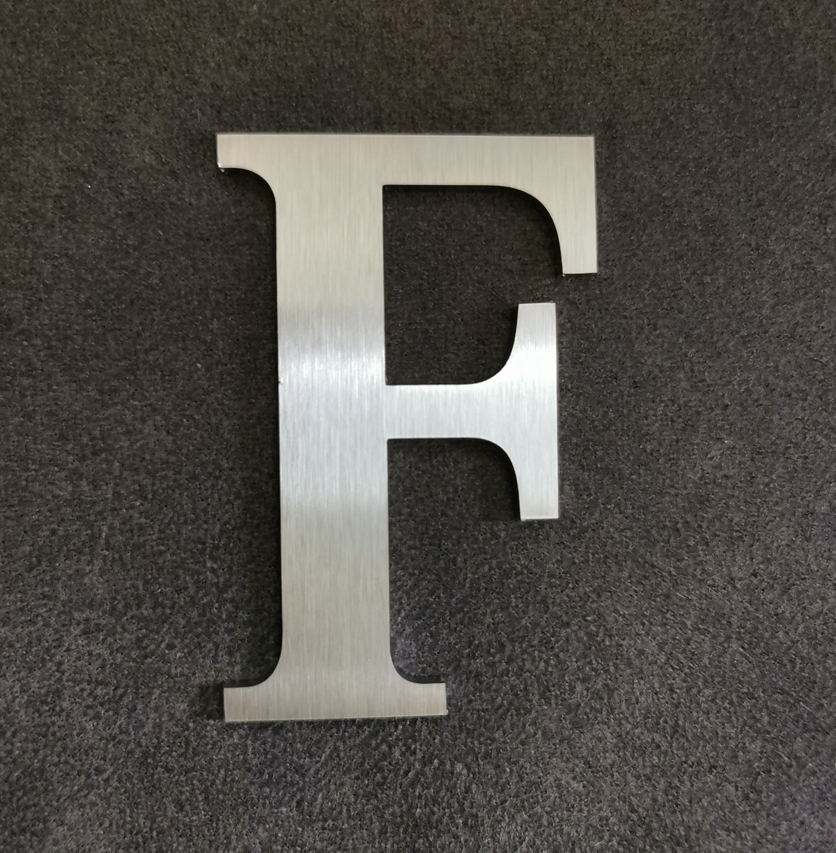 Edelstahl Buchstaben & Zahlen 6 cm – geschliffen, wetterfest