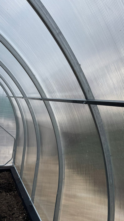 Gewächshaus GAUDI 3 m – 4/6 mm Polycarbonat oder Stahlrahmen, Bogenabstand 1,0 / 0,67 m